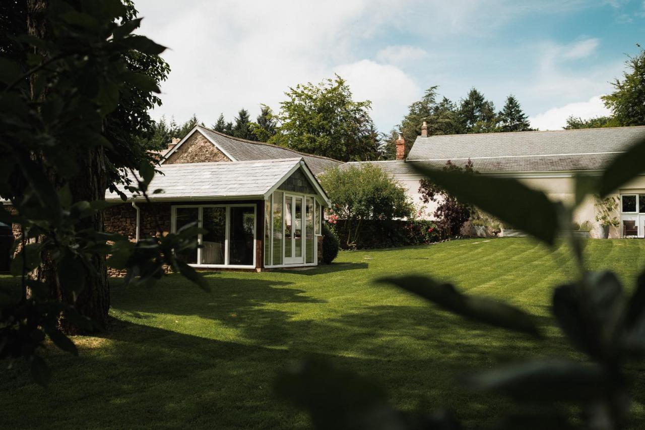티버튼 Stoodleigh Court Coach House B&B 외부 사진