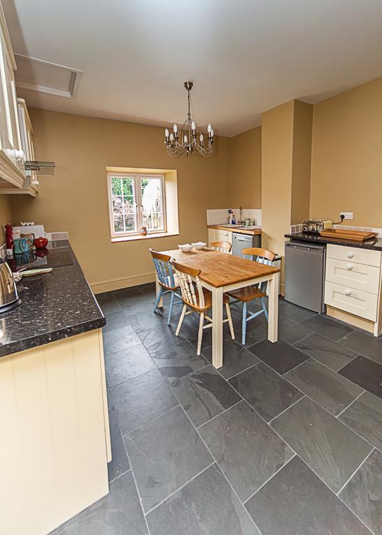 티버튼 Stoodleigh Court Coach House B&B 외부 사진