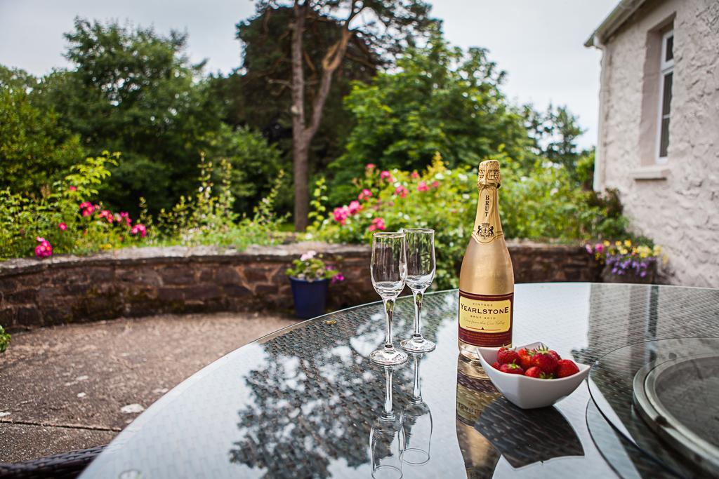 티버튼 Stoodleigh Court Coach House B&B 외부 사진